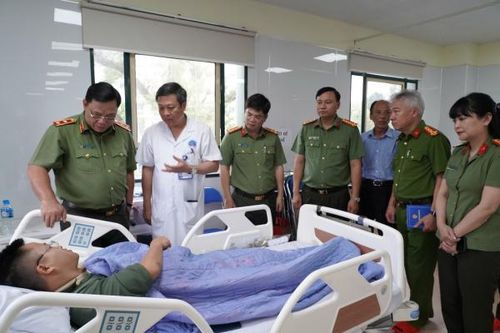 Giám đốc Công an Hà Nội thăm, động viên cán bộ Công an bị thương