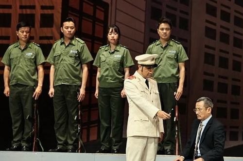 Biểu diễn vở 'Bản danh sách điệp viên II' gây quỹ ủng hộ đồng bào