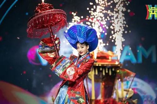 Xuân Hạnh gây ấn tượng với trang phục dân tộc nặng 50kg