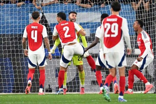 Thủ thành Raya tỏa sáng, Arsenal có điểm quý giá