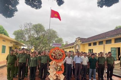 Công đoàn Công an TPHCM về nguồn: Dâng hoa, dâng hương tại Nhà đày Buôn Mê Thuột