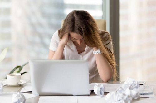 Còn trẻ đã mắc bệnh 'nhớ nhớ quên quên'
