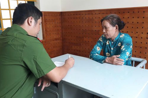 Khởi tố 2 phụ nữ đánh, tạt nước sôi vào công an ở Vĩnh Long