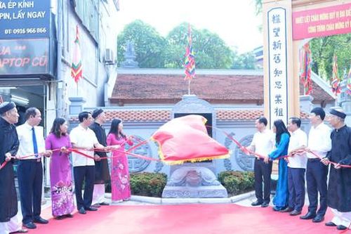 Quận Cầu Giấy: Gắn biển công trình tu bổ, tôn tạo di tích lịch sử đình Hậu