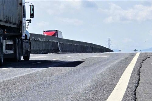 Khắc phục hằn lún trên cao tốc Đà Nẵng - Quảng Ngãi