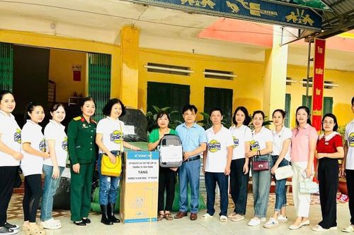 Trường Tiểu học Thái Thịnh và Tiểu học Quang Trung tiếp sức học sinh vùng lũ