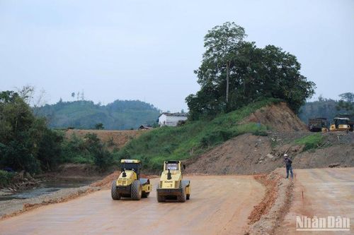 Mặt bằng ách tắc 'cản' tiến độ hai dự án đường cao tốc qua Lạng Sơn