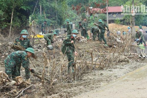 Thành phố Sơn La huy động hơn 500 người giúp bản ngập úng Phiêng Nghè