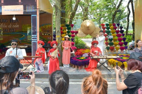 Không gian văn hóa truyền thống thu hút đông du khách đến với Festival Thu Hà Nội