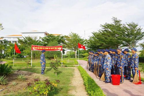 Chi đội Kiểm ngư số 4 tổ chức 'Ngày thứ 7 tình nguyện' tại Cam Ranh, Khánh Hòa