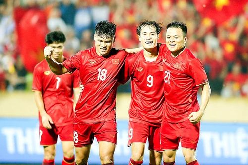 Học và làm bóng đá thật sự