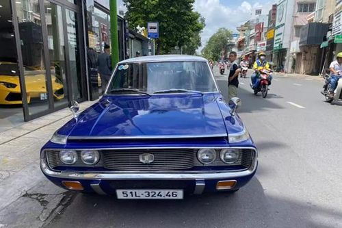 Ngắm Toyota Crown Custom 1971 'kịch độc' của Đặng Lê Nguyên Vũ