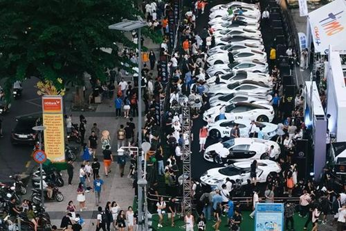 Gumball 3000 - Việt Nam, Campuchia gây 'choáng' vì siêu xe đón đoàn