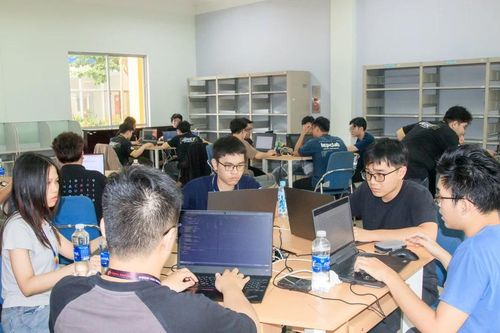 Nhóm sinh viên Trường ĐH Công nghệ - ĐHQGHN đạt giải Nhất Cuộc thi an toàn thông tin Việt Nam