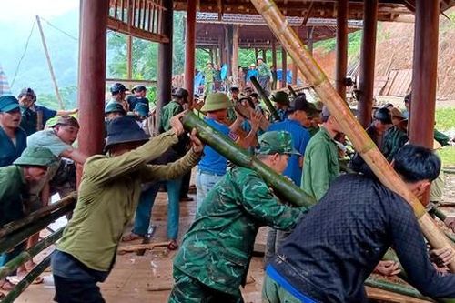 Sạt lở nghiêm trọng, di dời khẩn cấp nhiều hộ dân ở Nghệ An