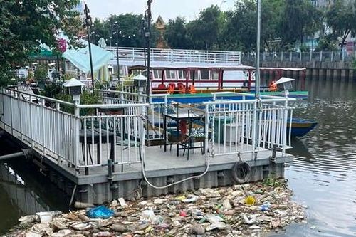 Hiến kế thu gom rác thải nhựa trên kênh rạch ở TPHCM