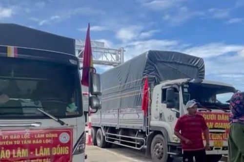 Đoàn xe cứu trợ miền Bắc trở về bị thu phí ở cao tốc Đà Nẵng – Quảng Ngãi