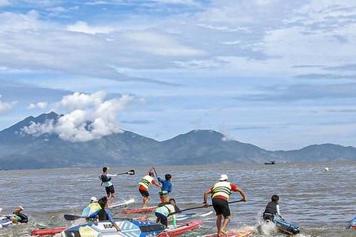 Sôi động giải đua thuyền buồm, chèo sup trên biển Đà Nẵng