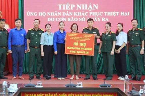 Ban Thanh niên Quân đội giúp đồng bào Tuyên Quang khắc phục hậu quả bão lũ
