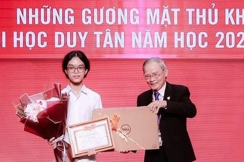 Đại học Duy Tân khai giảng năm học mới, tuyên dương thủ khoa
