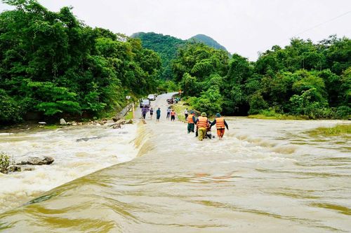 Nghệ An: mưa lớn kéo dài, nhiều huyện miền núi bị ngập lụt, sạt lở