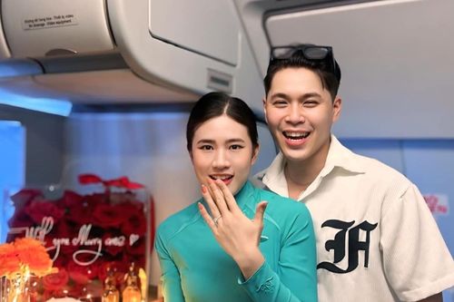 Chàng trai Quảng Nam cầu hôn bạn gái tiếp viên hàng không ở độ cao 10.000m