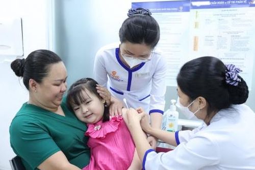Vắc xin sốt xuất huyết về Việt Nam, chính thức tiêm chủng cho trẻ em và người lớn