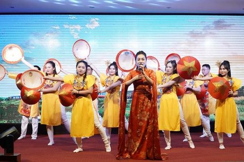 Sôi động các tiết mục văn nghệ ở Cụm 3 - Cuộc thi 'Báo cáo án bằng sơ đồ tư duy'