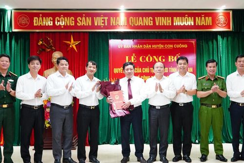 Ông Trần Anh Tuấn được chuẩn y giữ chức vụ Phó Chủ tịch UBND huyện Con Cuông