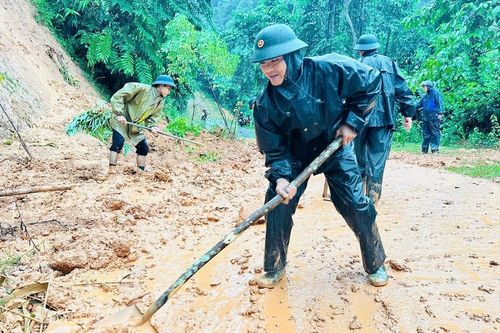 Lực lượng Biên phòng phát huy tinh thần '4 tại chỗ' ứng phó mưa lũ