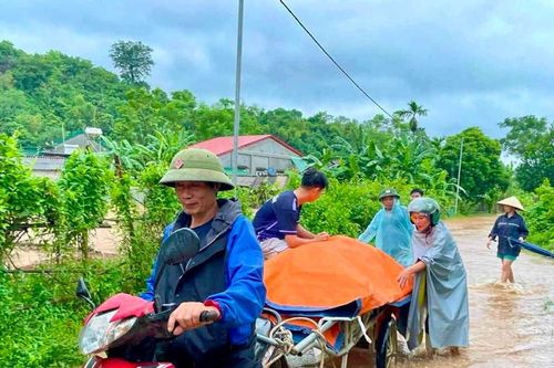 Nước sông Con tiếp tục dâng cao, nhiều cầu tràn ở Tân Kỳ chưa thể lưu thông
