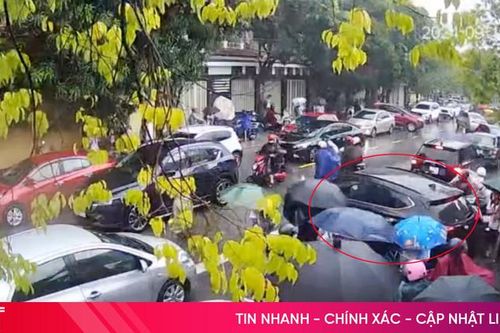 Hiểm nguy cận kề khi phụ huynh chạy xe vào sân trường