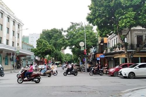 Gió về ngang ngã tư thu