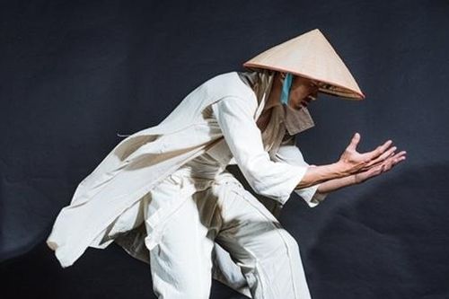 Đạo diễn 'ngoại' làm mới sân khấu 'nội': Nỗ lực tìm kiếm sự mới mẻ