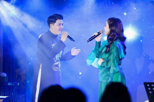 Sao Mai Thu Hà đồng hành cùng học trò Vũ Minh Hiếu trong minishow đầu tiên 'Lời ru'