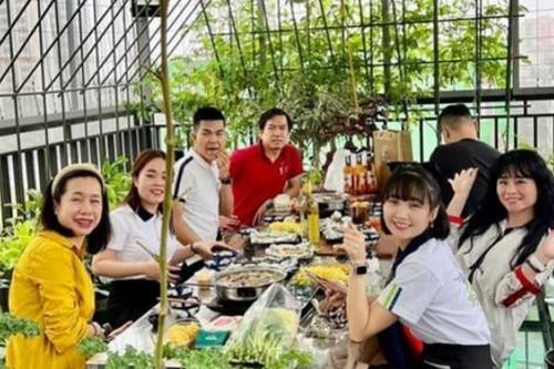 Ông bố 'gàn dở' chi gần nửa tỷ làm khu vườn sân thượng