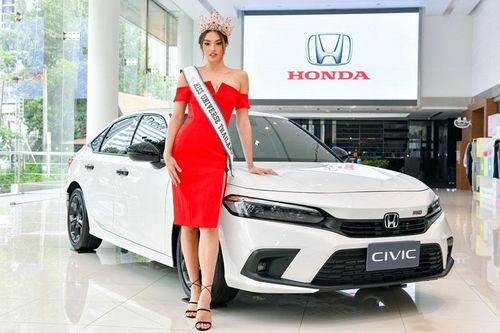 Mê mẩn với vẻ đẹp của dàn người mẫu bên xe Honda Civic