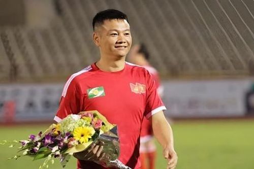 Tình cảnh khó của 'cậu bé vàng' Phạm Văn Quyến