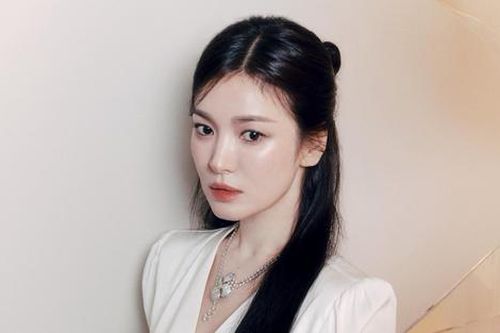 Kiếm 73 tỷ đồng/ năm, Song Hye Kyo vẫn thích kiểu dưỡng da tiết kiệm
