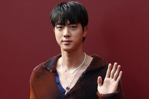 Jin (BTS) tiết lộ thời điểm ra mắt album solo đầu tay
