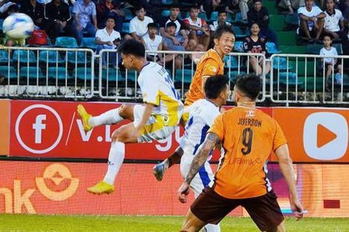 Đẳng cấp săn bàn của Châu Ngọc Quang giúp HAGL hạ SLNA