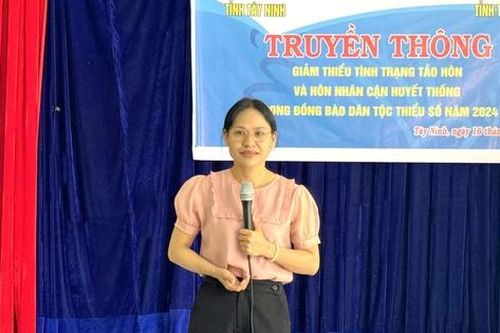 Tây Ninh: Truyền thông về tảo hôn và hôn nhân cận huyết thống cho phụ nữ Tà Mun