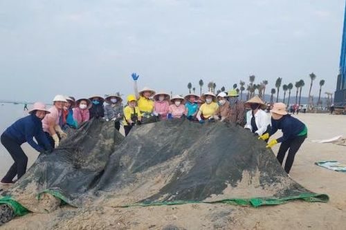 Quảng Ninh: 15.000 phụ nữ tham gia làm sạch môi trường sau bão số 3