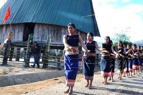 Sa Thầy, Kon Tum: Phát huy tính tiên phong gương mẫu của người có uy tín, già làng
