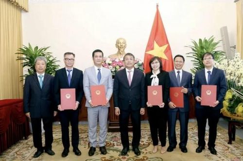 Nhân sự 20/9: Bộ Ngoại giao, Viện Kiểm sát nhân dân tối cao bổ nhiệm nhiều lãnh đạo