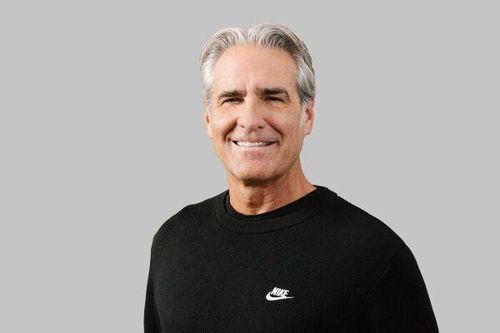 Hành trình từ thực tập sinh đến CEO Nike
