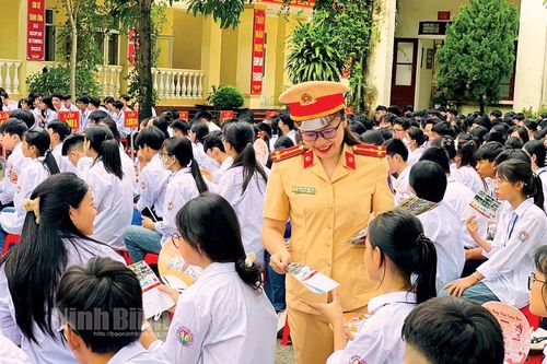 Chú trọng xây dựng văn hóa giao thông cho thế hệ trẻ
