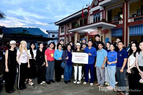 Đoàn thiện nguyện các tỉnh miền Nam trao quà hỗ trợ tỉnh Tuyên Quang trị giá 500 triệu đồng