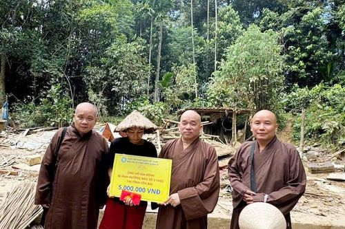 Ban Trị sự GHPGVN Q.10 và chùa Giác Ngộ cứu trợ đồng bào bị bão lũ tại tỉnh Yên Bái, Lào Cai