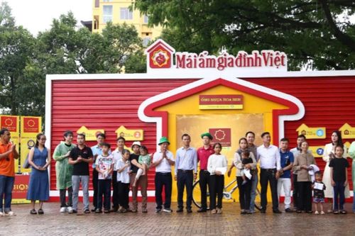 Mái ấm gia đình Việt: Hơn nửa tỷ đồng được trao trong ngày ghi hình đầu tiên